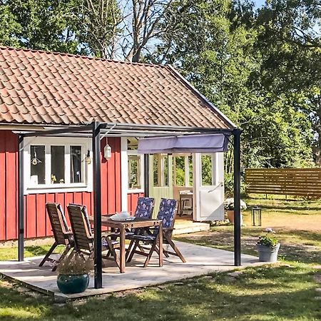 Amazing Home In Faerjestaden With Kitchen Exterior foto
