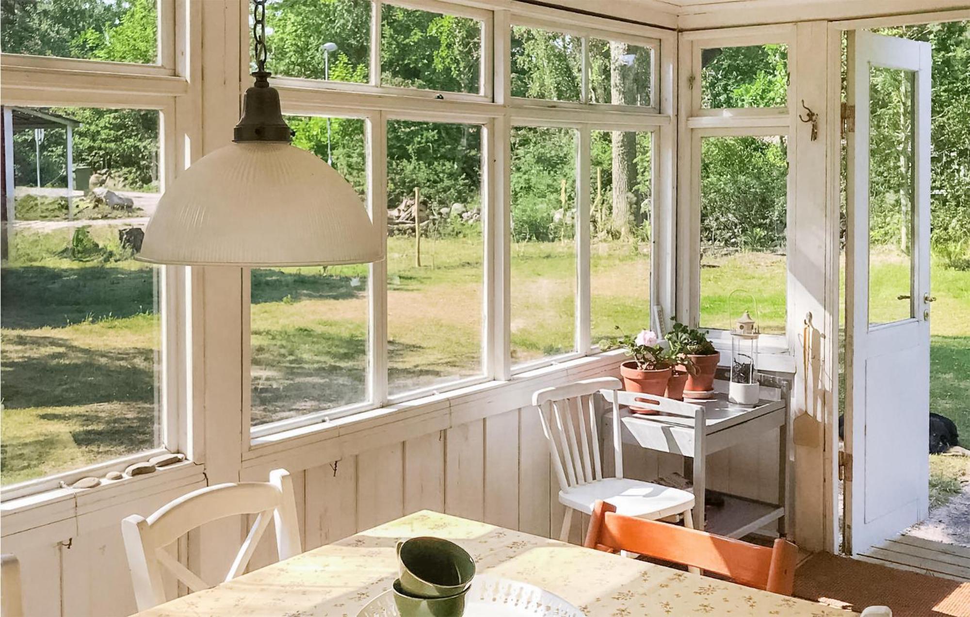 Amazing Home In Faerjestaden With Kitchen Exterior foto