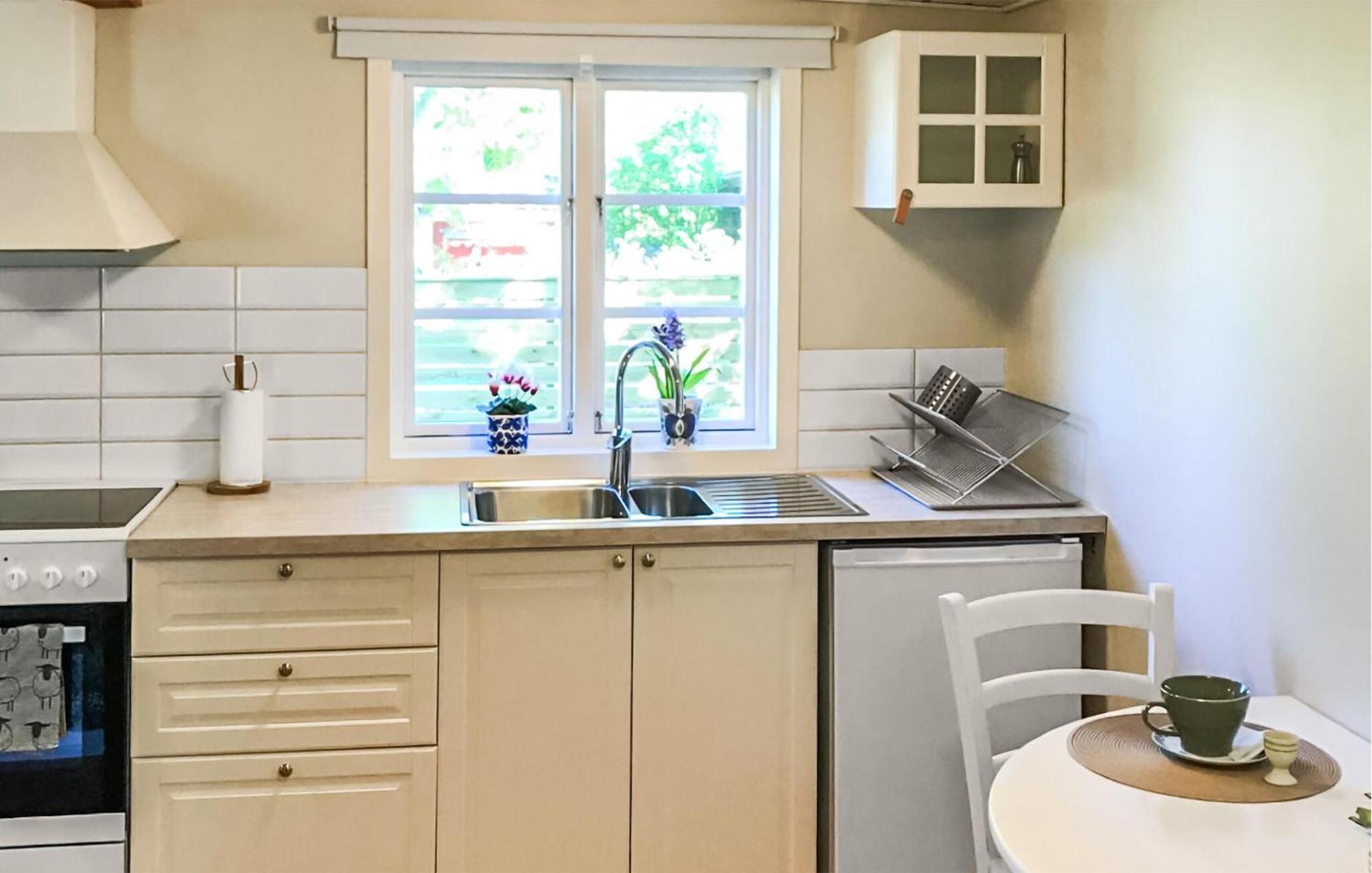 Amazing Home In Faerjestaden With Kitchen Exterior foto
