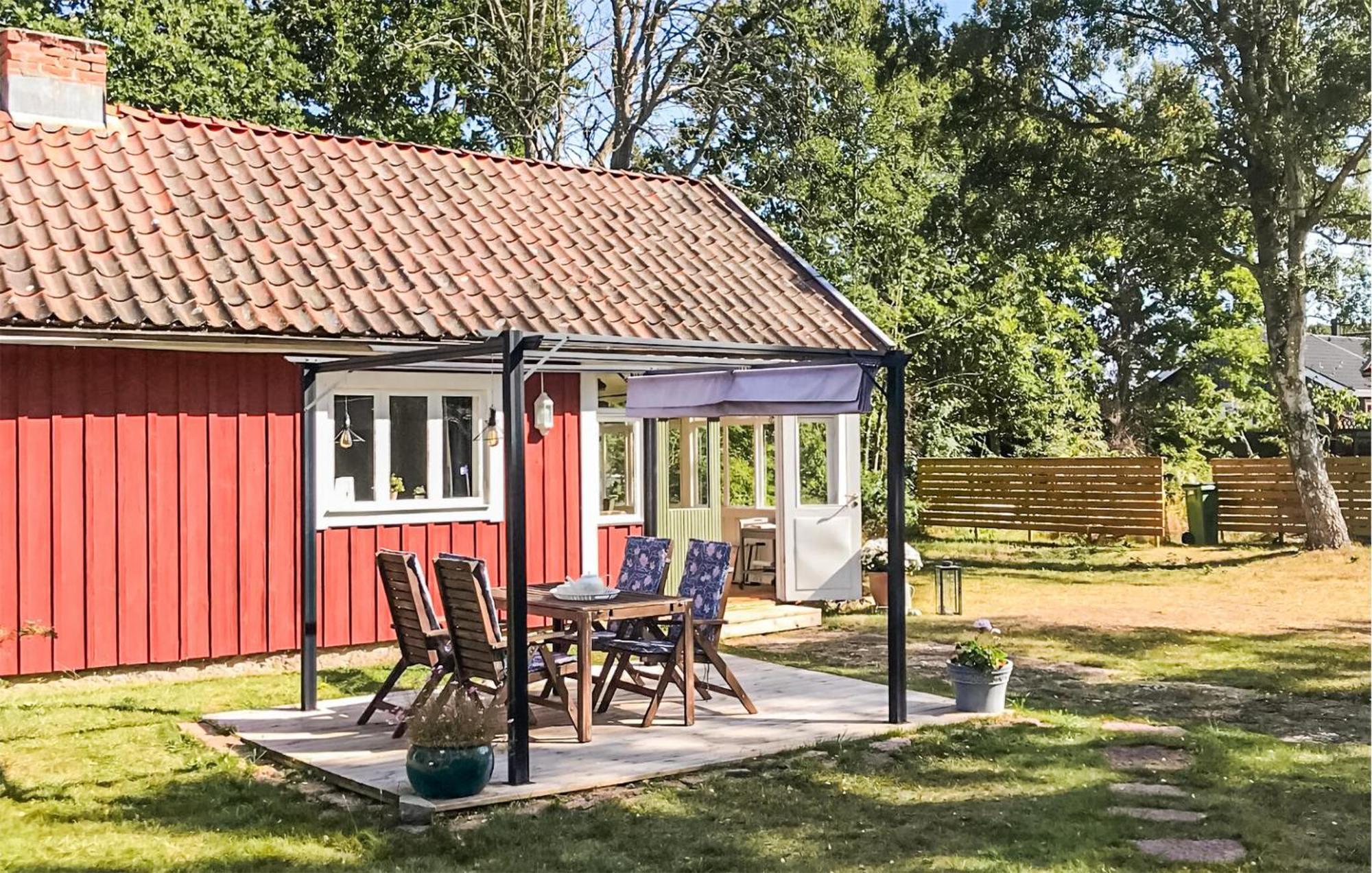 Amazing Home In Faerjestaden With Kitchen Exterior foto